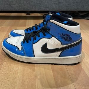 Jordan 1 Mid SE “Signal Blue”